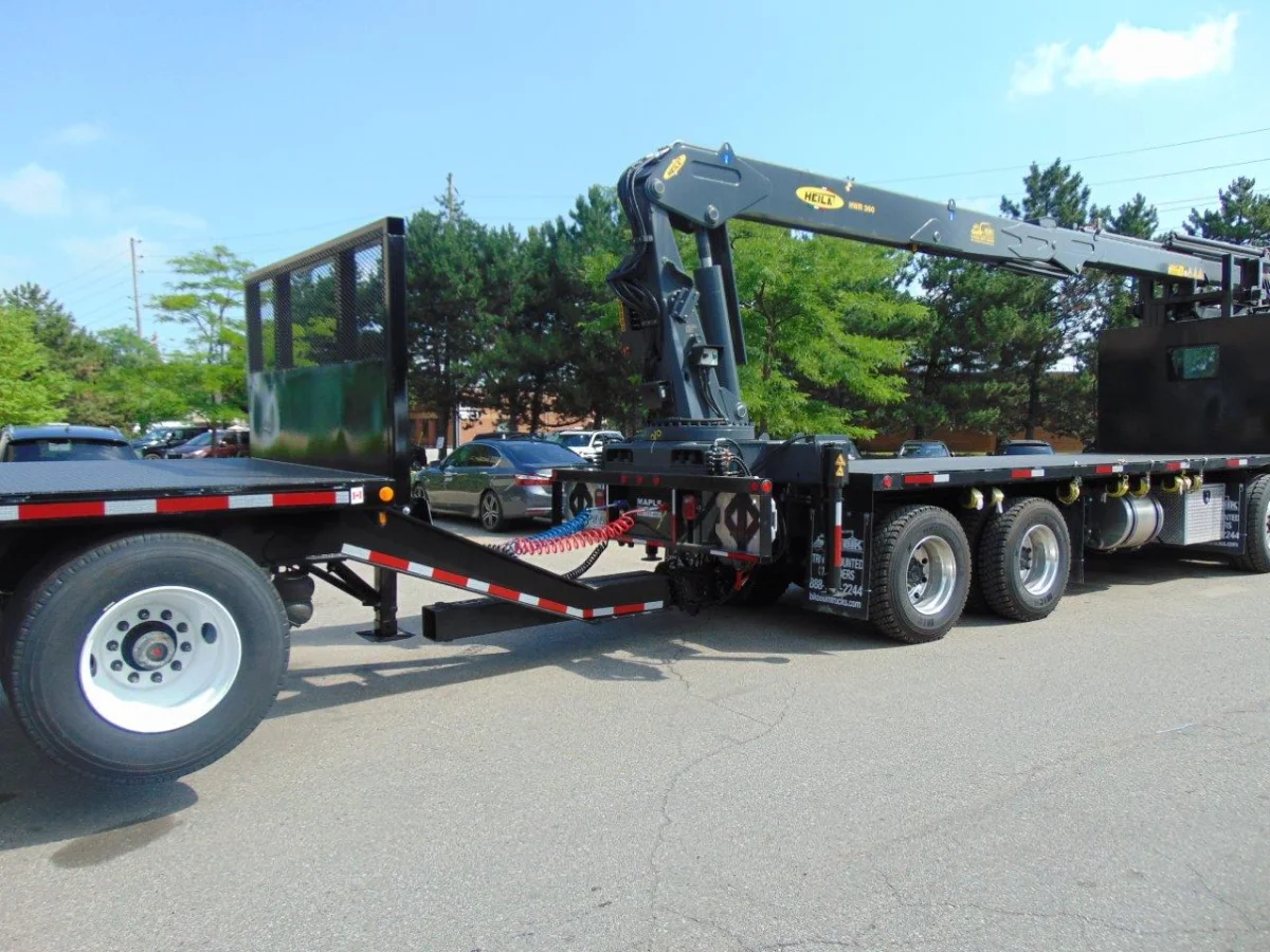 MANITOU ON PUP TRAILER 02