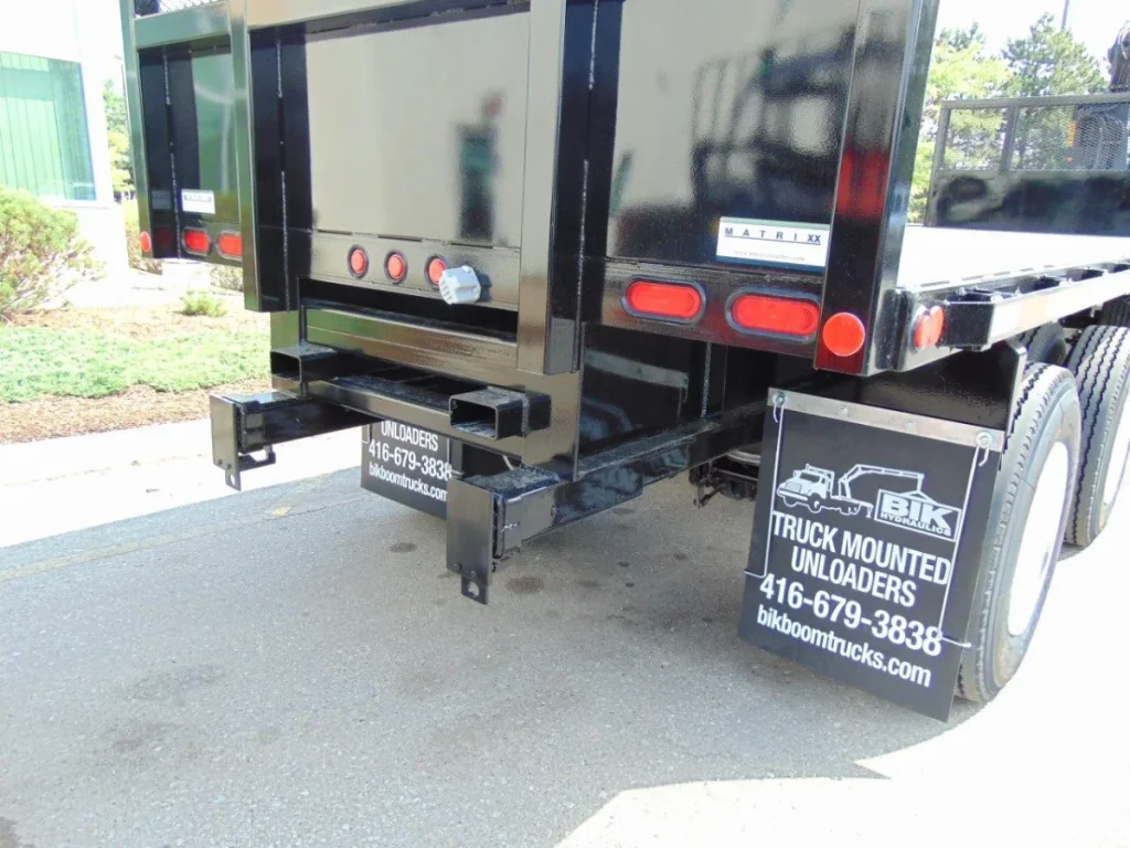 MANITOU ON PUP TRAILER 06