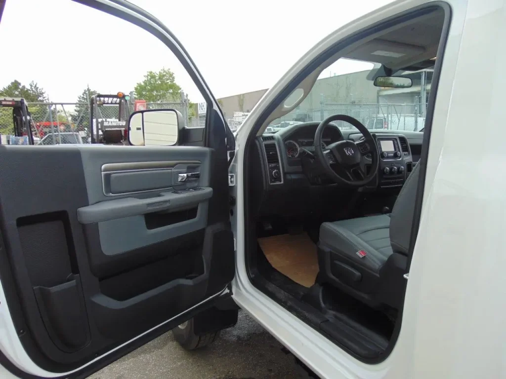 NEW DODGE 5500 CAB & CHASSIS 4