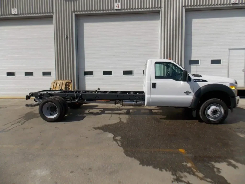 NEW FORD F550 300 HP – AUTO TRANSMISSION CAB & CHASSIS 1