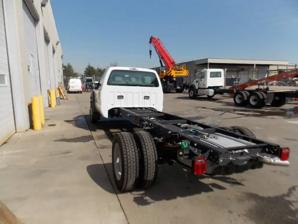 NEW FORD F550 300 HP – AUTO TRANSMISSION CAB & CHASSIS 3