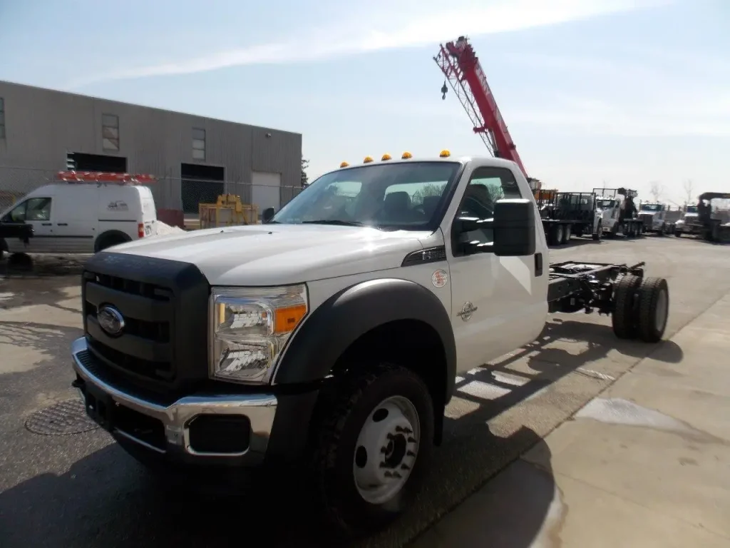 NEW FORD F550 300 HP – AUTO TRANSMISSION CAB & CHASSIS 4