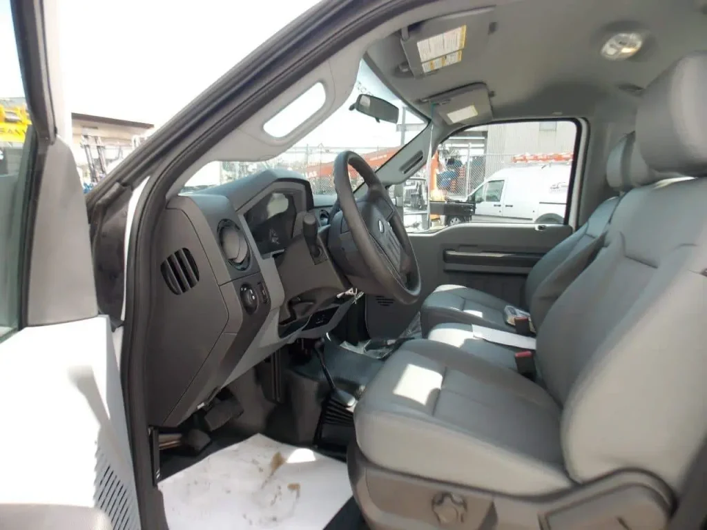 NEW FORD F550 300 HP – AUTO TRANSMISSION CAB & CHASSIS 5