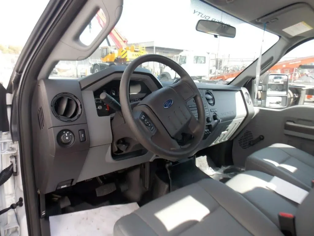 NEW FORD F550 300 HP – AUTO TRANSMISSION CAB & CHASSIS 6