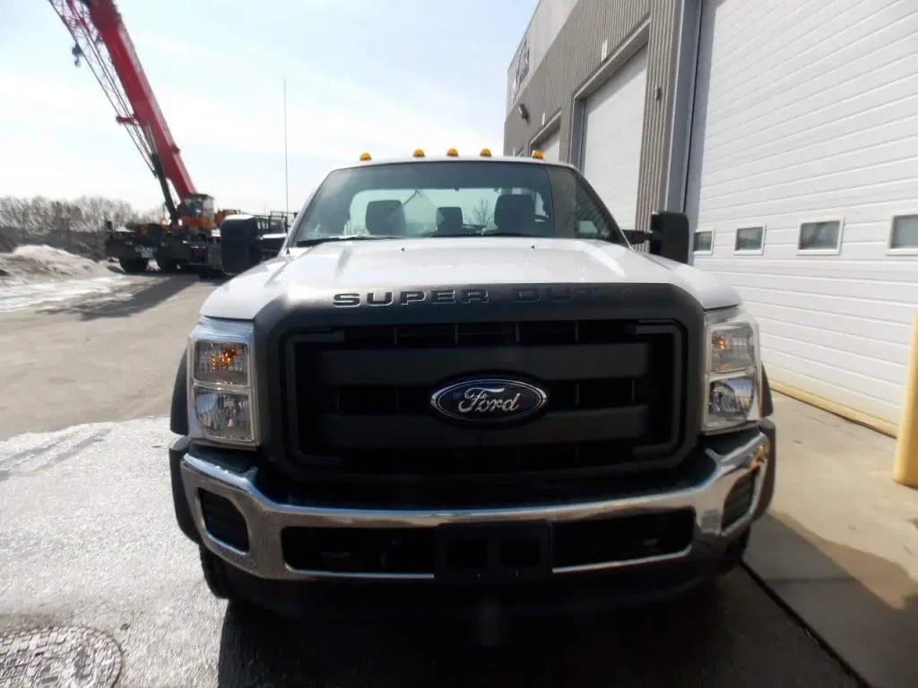 NEW FORD F550 300 HP – AUTO TRANSMISSION CAB & CHASSIS 7