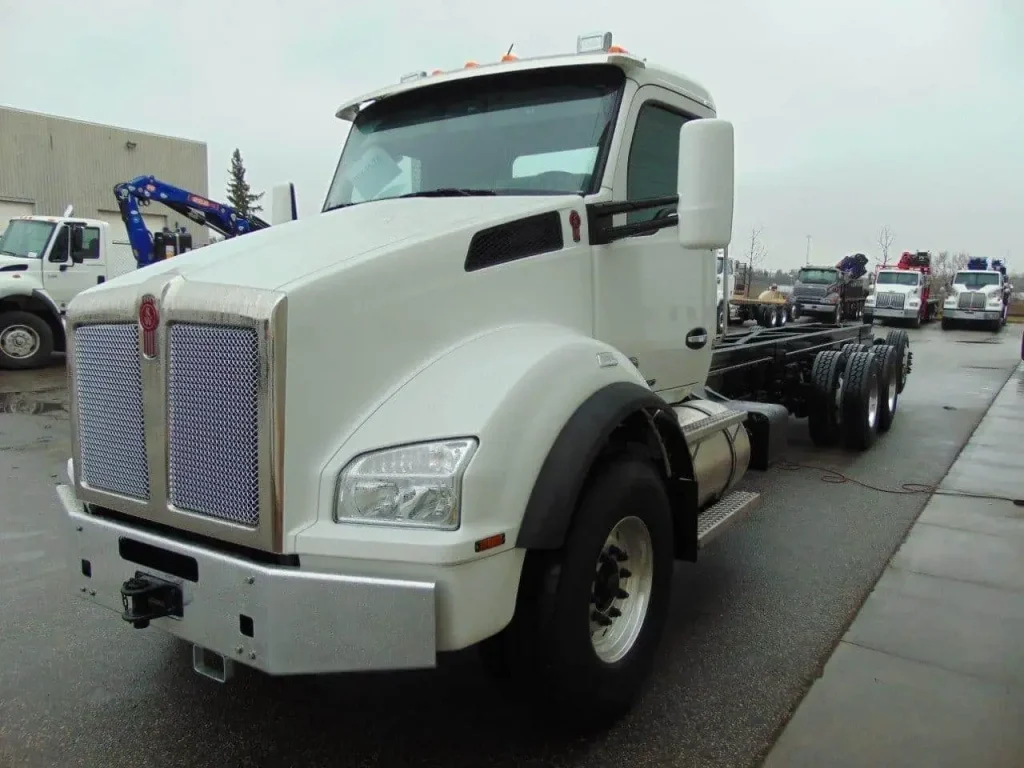 NEW KENWORTH T880 SH CAB & CHASSIS 1