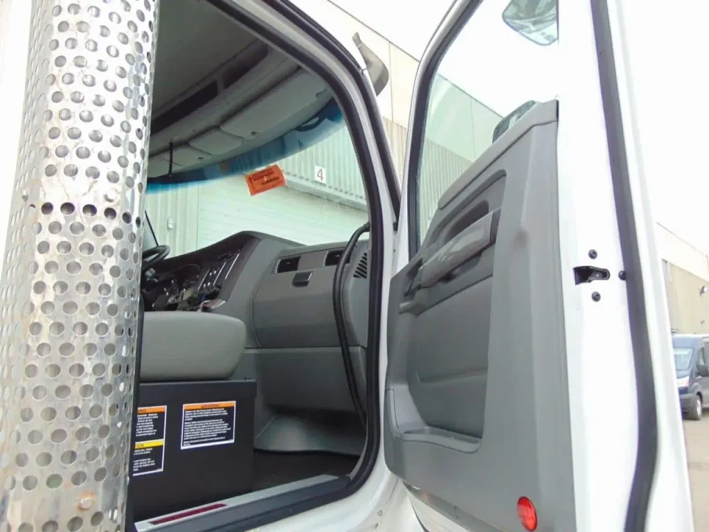NEW KENWORTH T880 SH CAB & CHASSIS 8