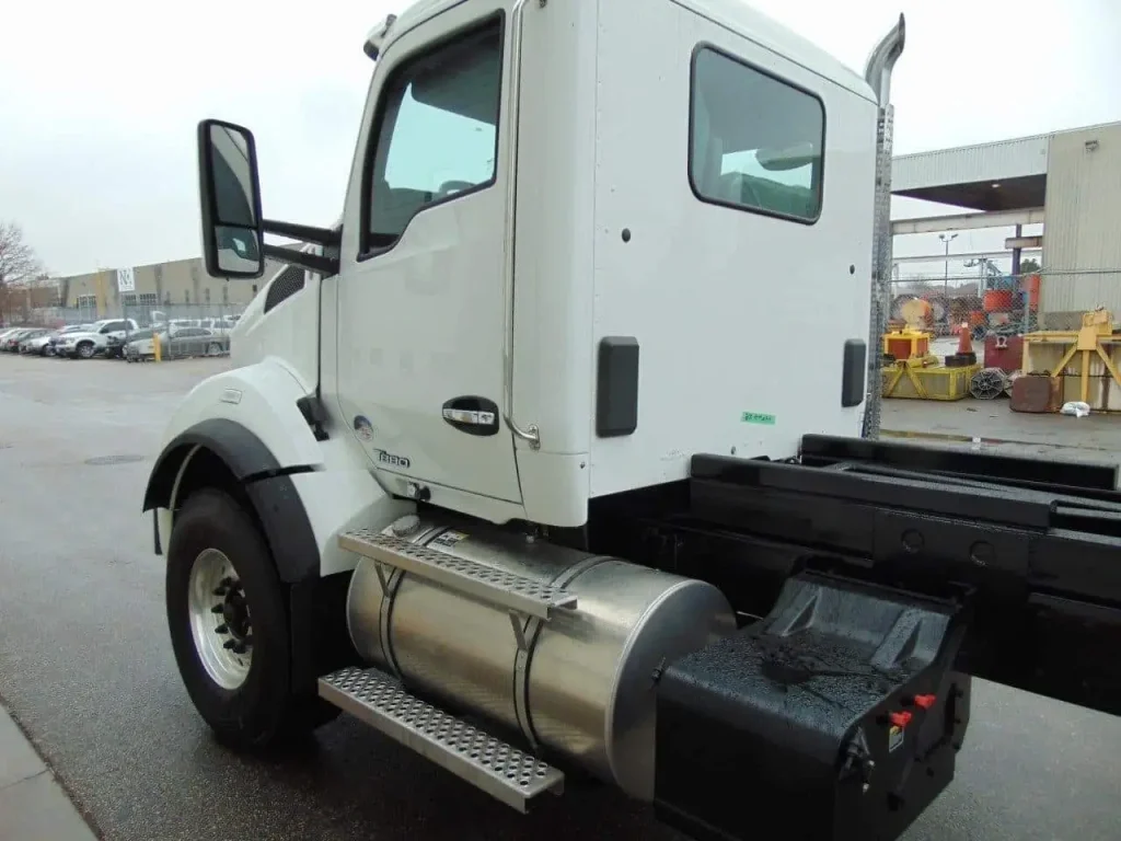 NEW KENWORTH T880 SH CAB & CHASSIS 9