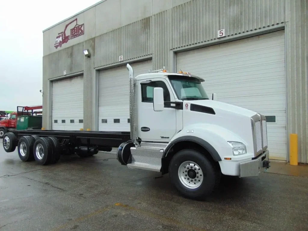 NEW KENWORTH T880 SH CAB & CHASSIS main