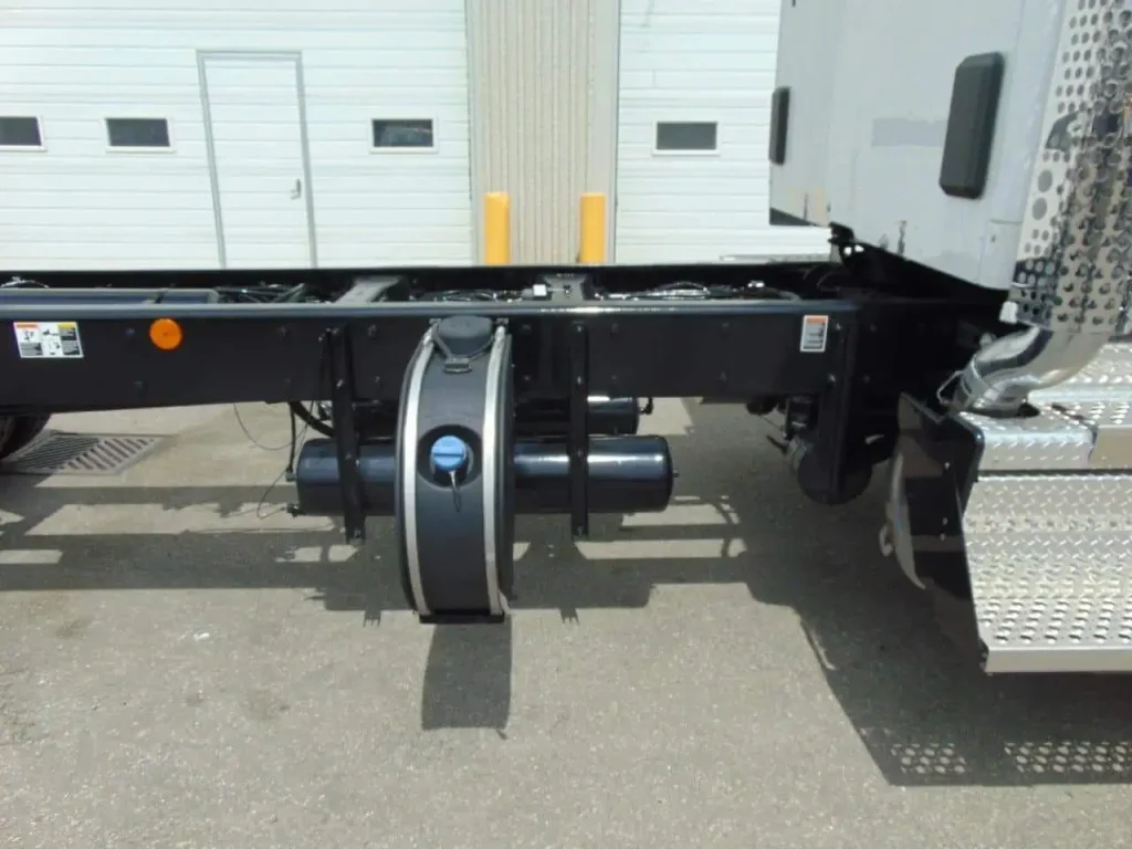 NEW KENWORTH T880 SH TRI DRIVE CHASSIS – 515 hp – AUTO 18spd 3