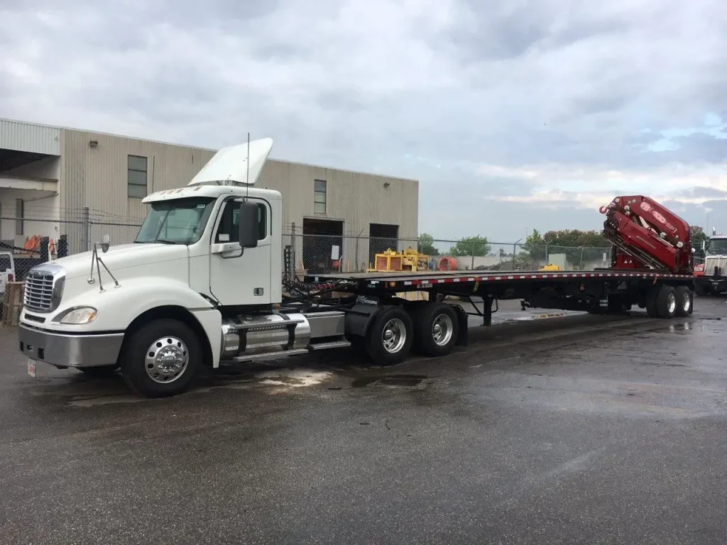 NEW PM 100024 KNUCKLE BOOM REAR MTD ON NEW 42′ TRAILER 4