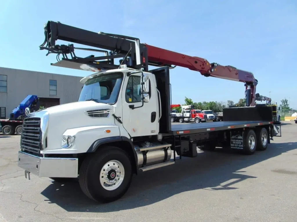 NEW PM POWERLIFT PL 74 REAR MOUNTED ON NEW FREIGHTLINER 114SD 1