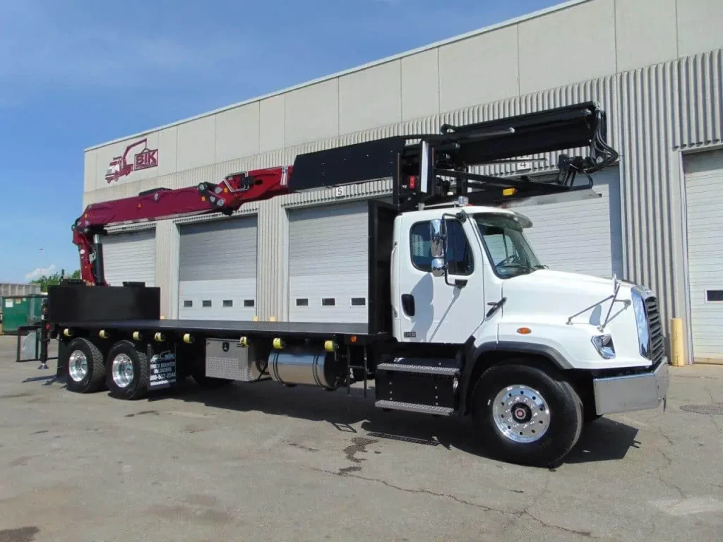 NEW PM POWERLIFT PL 74 REAR MOUNTED ON NEW FREIGHTLINER 114SD
