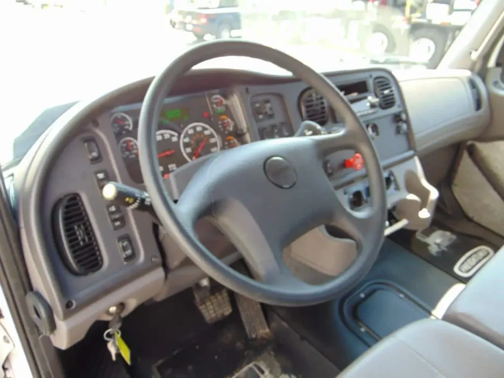 NEW PM POWERLIFT PL 74 REAR MOUNTED ON NEW FREIGHTLINER 114SD 5