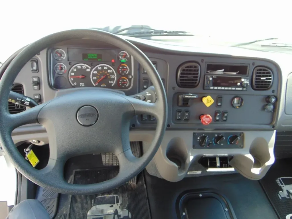 NEW PM POWERLIFT PL 74 REAR MOUNTED ON NEW FREIGHTLINER 114SD 6