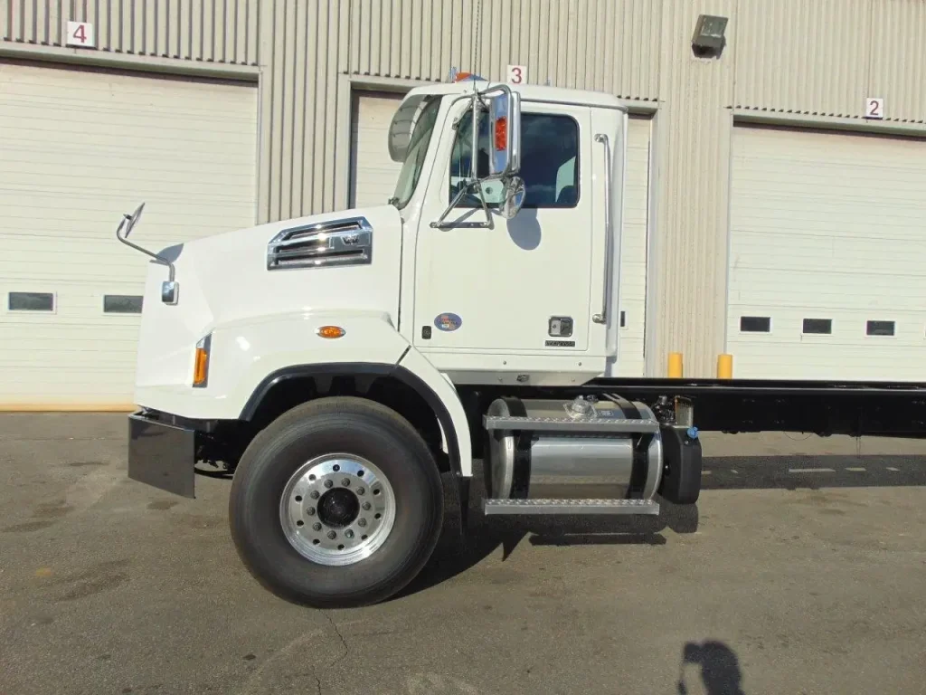 NEW WESTERN STAR 4700 CAB & CHASSIS – 505 HP 1