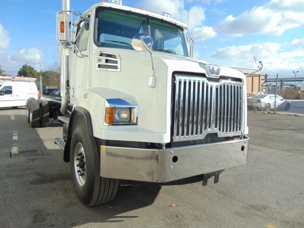 NEW WESTERN STAR 4700 CAB & CHASSIS – 505 HP 2