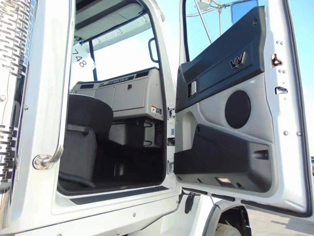NEW WESTERN STAR 4700 CAB & CHASSIS – 505 HP 5