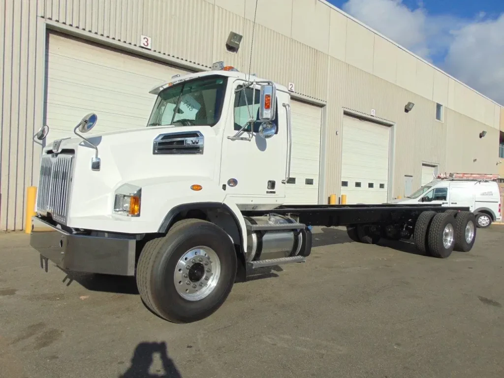 NEW WESTERN STAR 4700 CAB & CHASSIS – 505 HP main