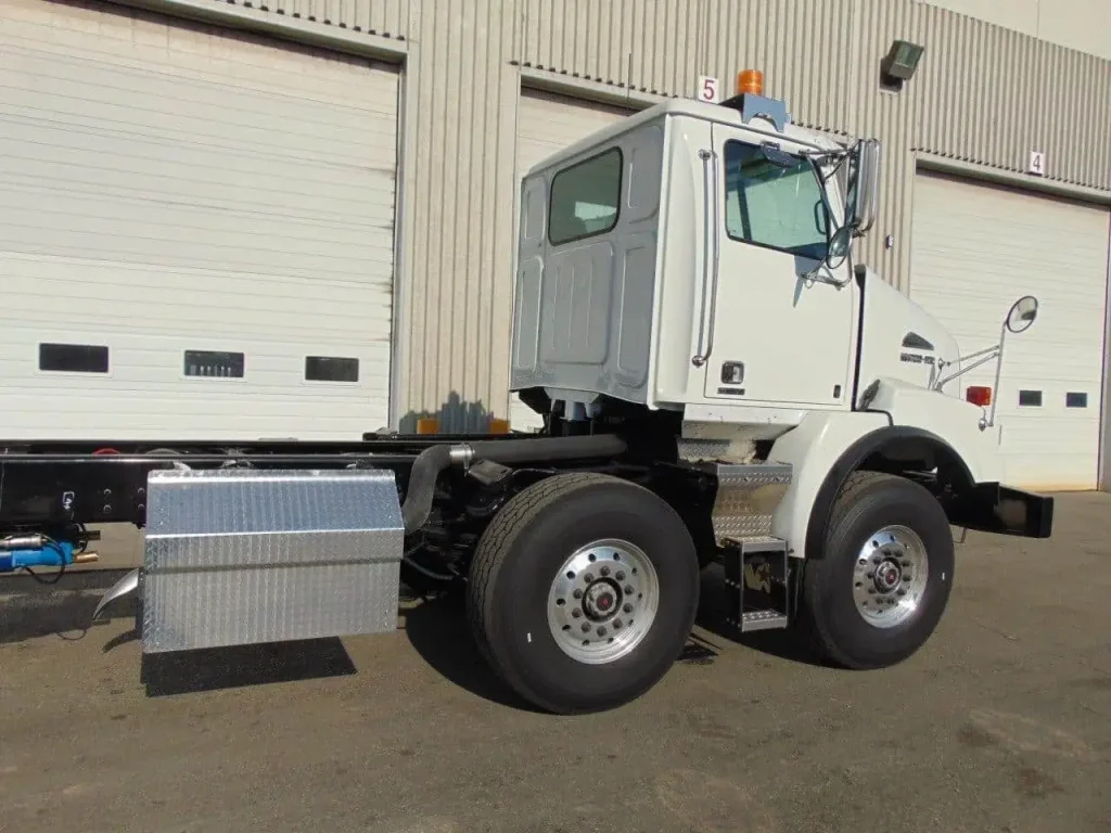 NEW WESTERN STAR 4800 TA TA CHASSIS – DD13 500 HP – AUTO 18 SPD 2
