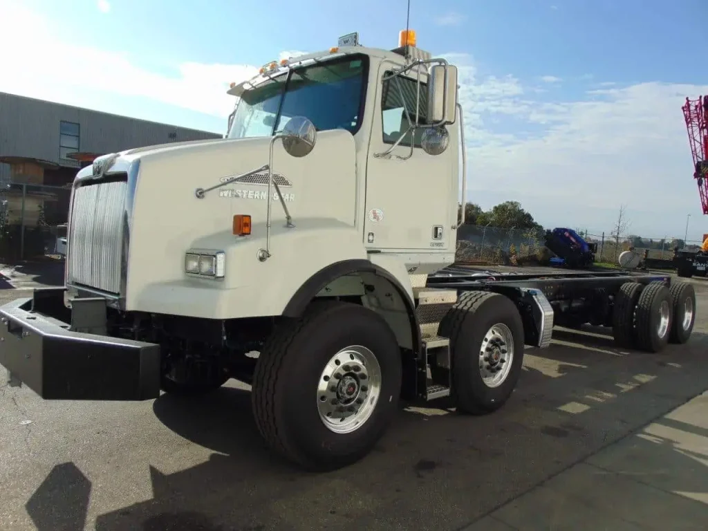 NEW WESTERN STAR 4800 TA TA CHASSIS – DD13 500 HP – AUTO 18 SPD 3