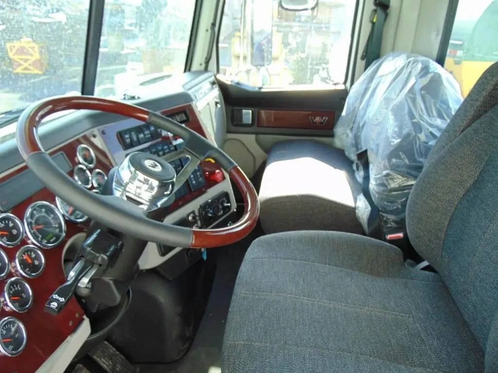 NEW WESTERN STAR 4800 TA TA CHASSIS – DD13 500 HP – AUTO 18 SPD 5