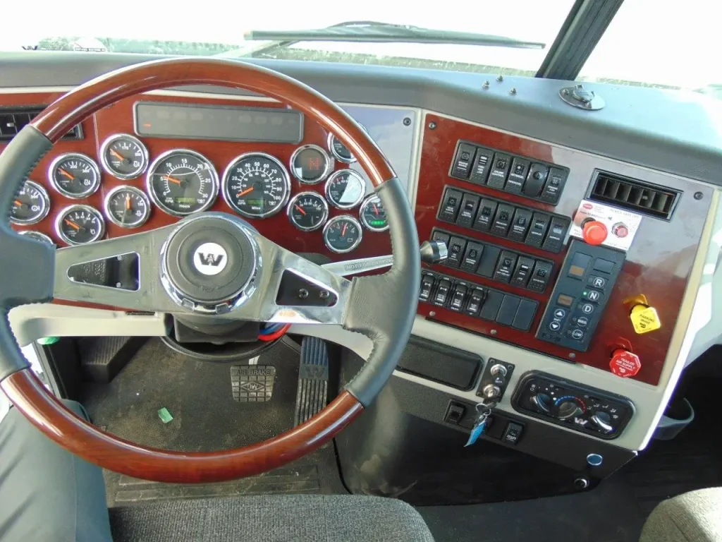 NEW WESTERN STAR 4800 TA TA CHASSIS – DD13 500 HP – AUTO 18 SPD 6