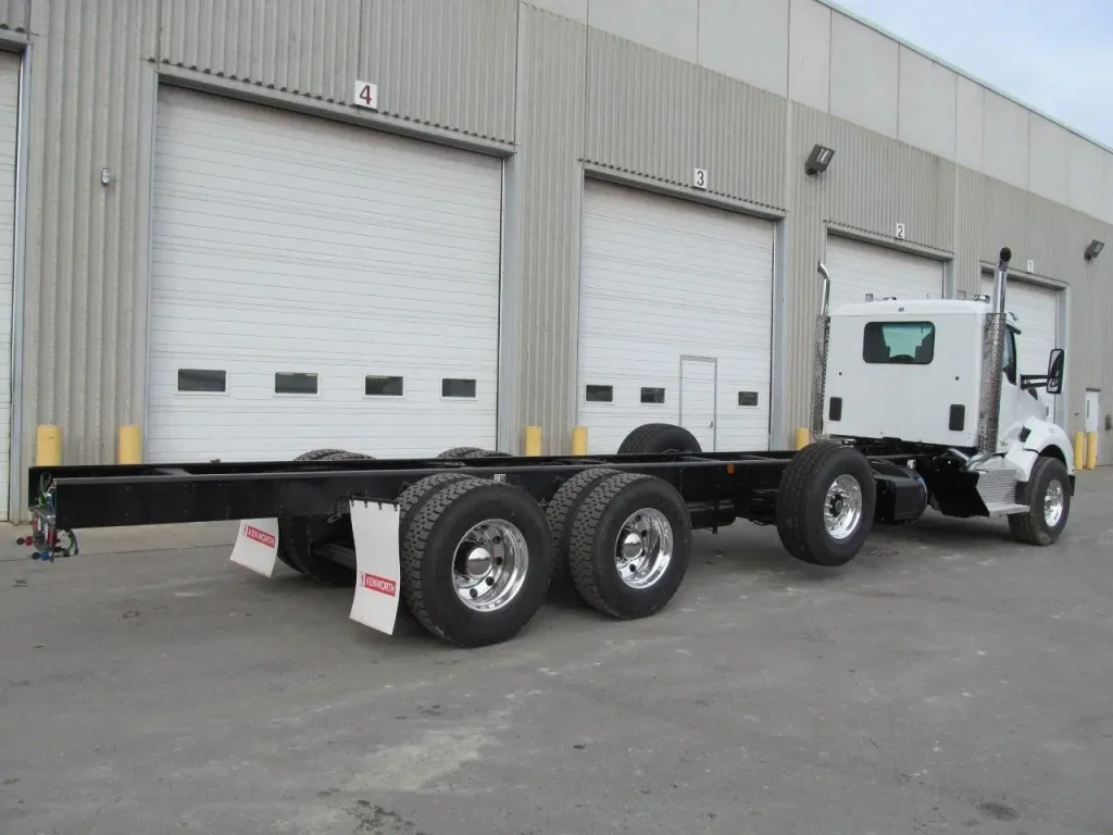 NEW – KW T880 TRI AXLE (ONTARIO SPEC) CHASSIS – 485 HP PACCAR – AUTO 18 SPD 2