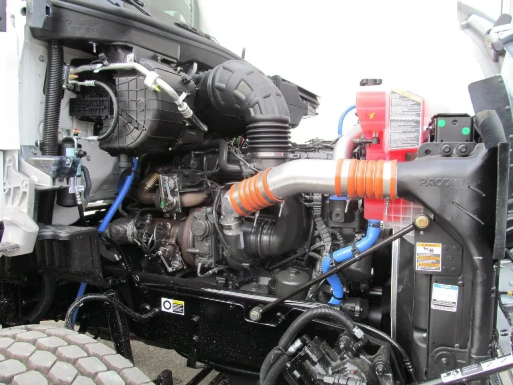 NEW – KW T880 TRI AXLE (ONTARIO SPEC) CHASSIS – 485 HP PACCAR – AUTO 18 SPD 8