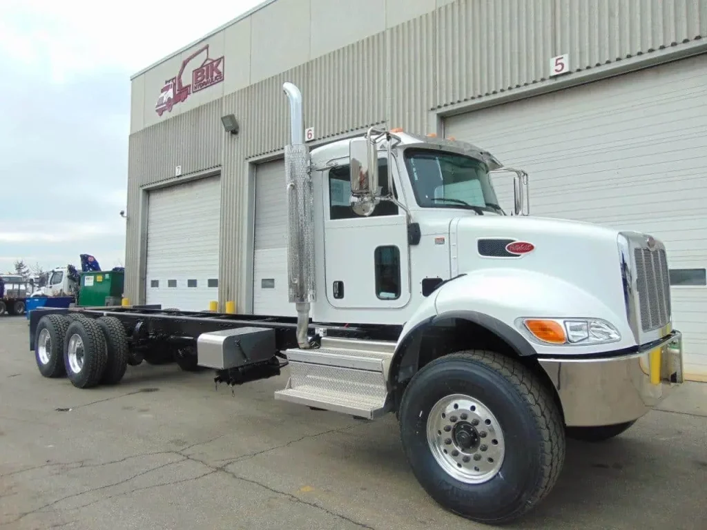 NEW – PETERBILT 348 CHASSIS – CUMMINS 390 HP – AUTO 8LL main