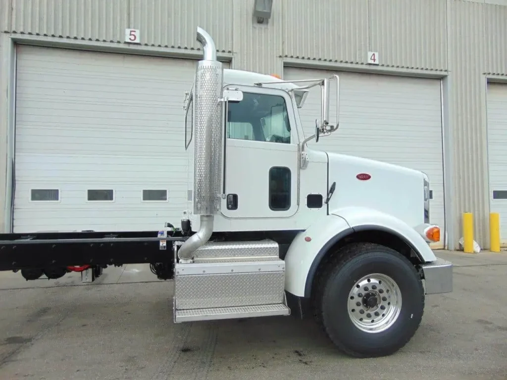 NEW – PETERBILT 365 CHASSIS – CUMMINS 450 HP main 1
