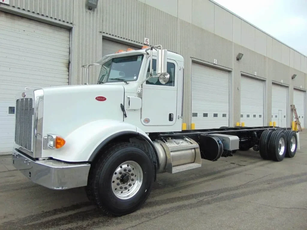 NEW – PETERBILT 365 CHASSIS – CUMMINS 450 HP main 2