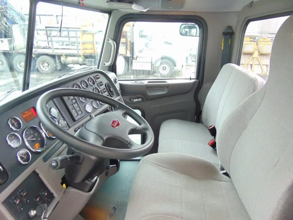 NEW – PETERBILT 365 CHASSIS – CUMMINS 450 HP main 5