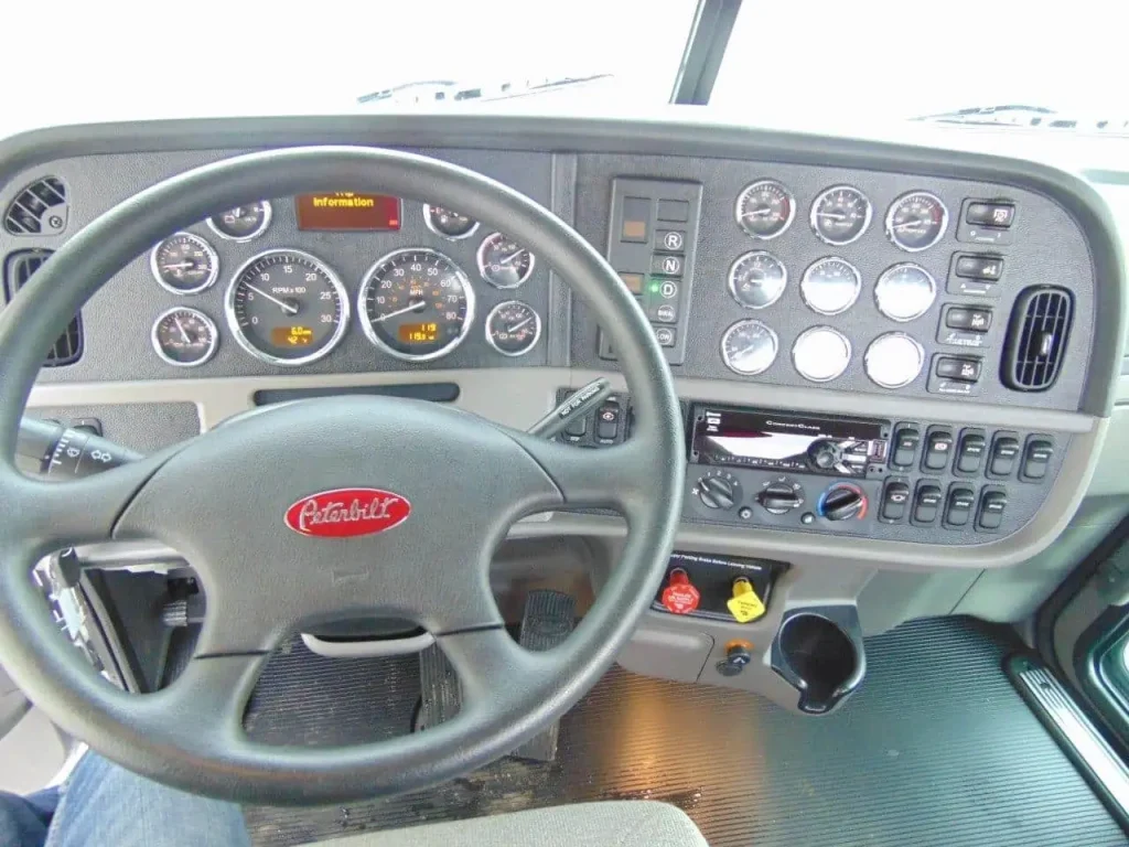 NEW – PETERBILT 365 CHASSIS – CUMMINS 450 HP main 6