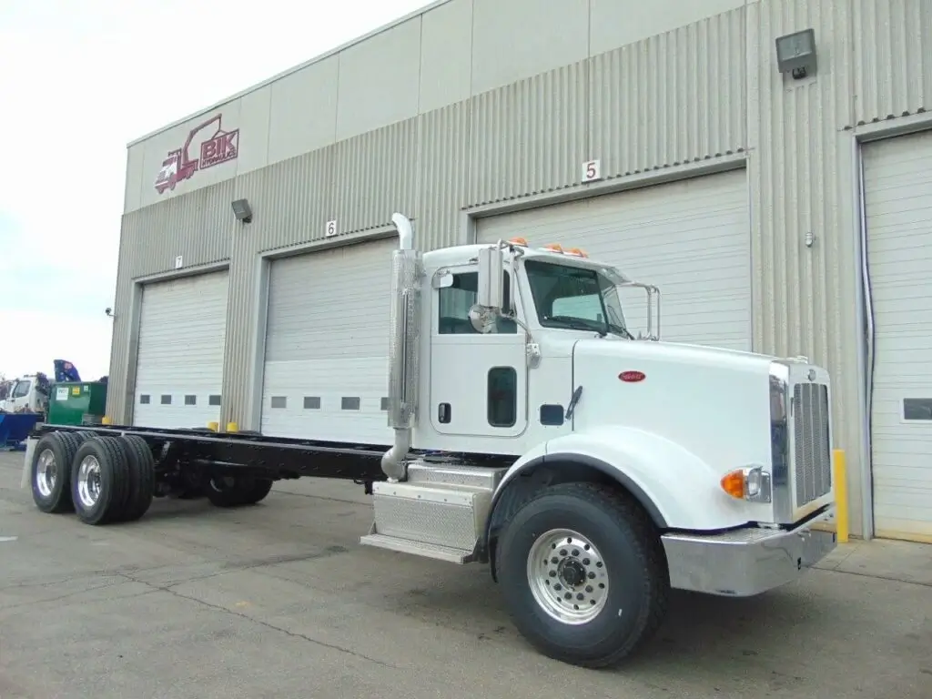NEW – PETERBILT 365 CHASSIS – CUMMINS 450 HP main