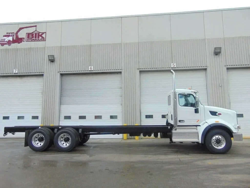NEW – PETERBILT 567 CHASSIS – CUMMINS 565 HP 1