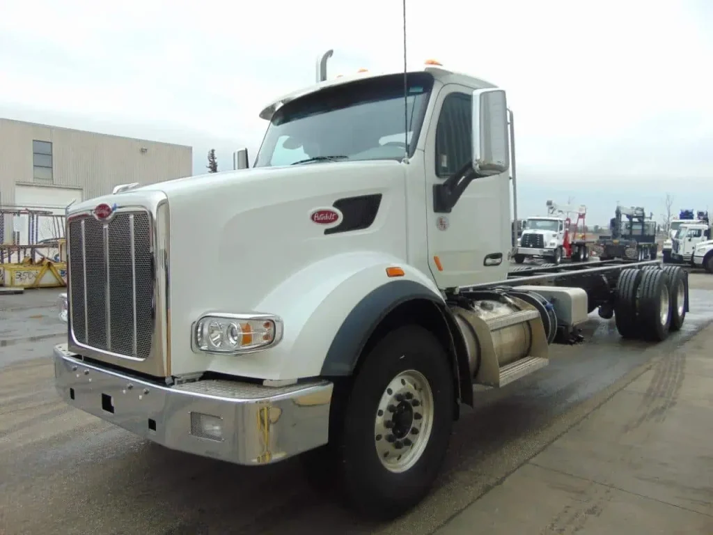 NEW – PETERBILT 567 CHASSIS – CUMMINS 565 HP 2