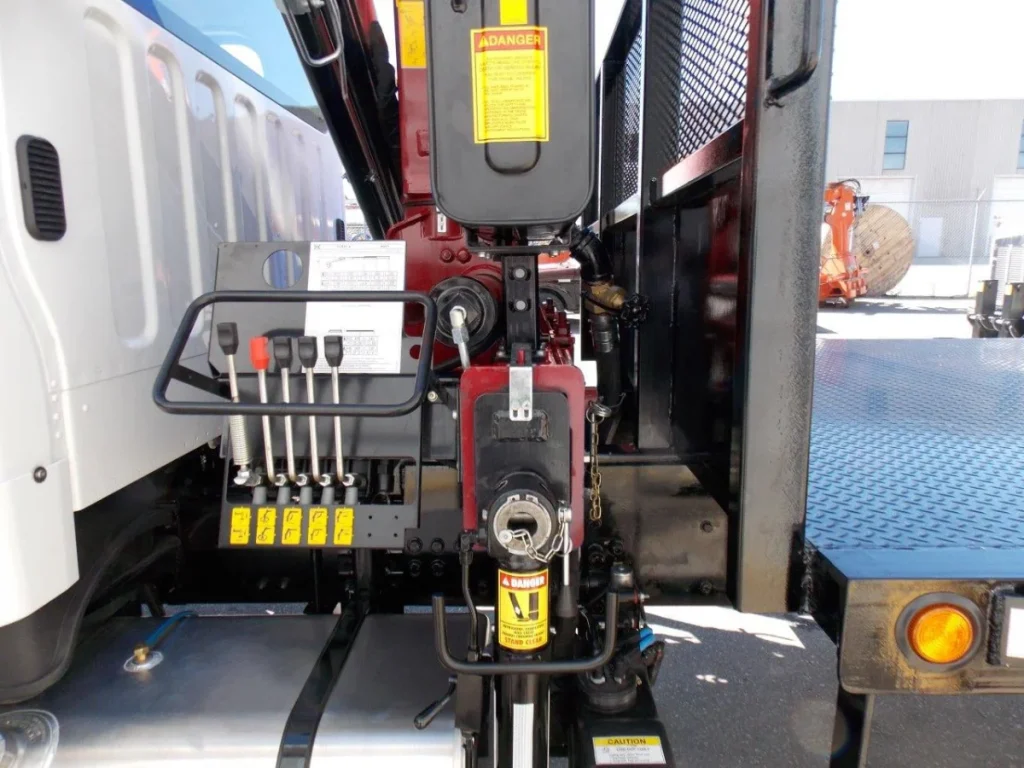 PM 11023 ON 2019 FLINER 05 copy