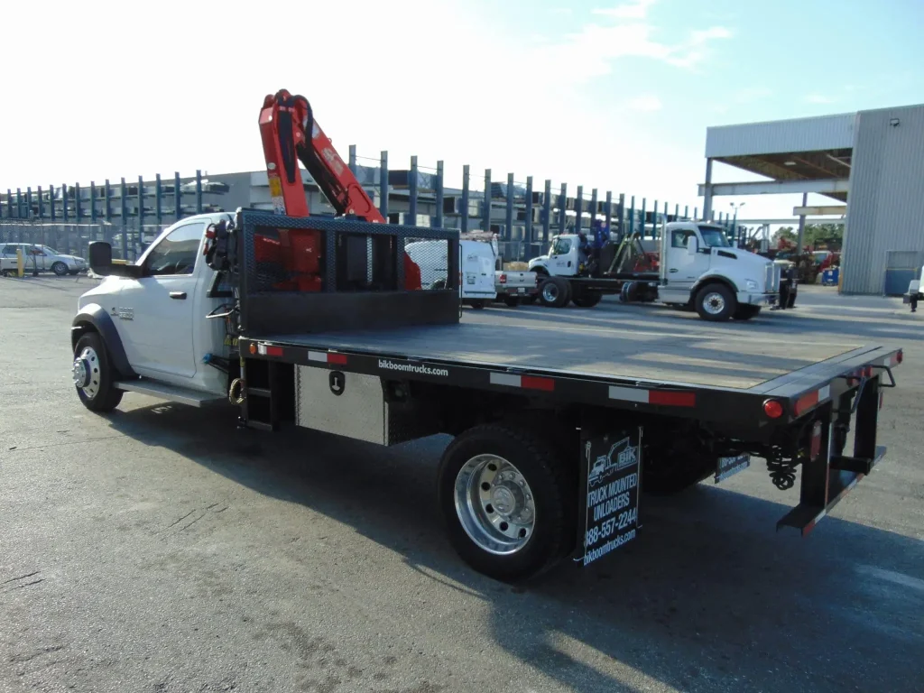 PM 6023 KNUCKLE BOOM ON DODGE 5500 SINGLE AXLE CHASSIS 2