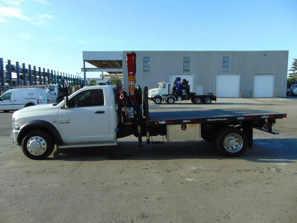 PM 6023 KNUCKLE BOOM ON DODGE 5500 SINGLE AXLE CHASSIS 3