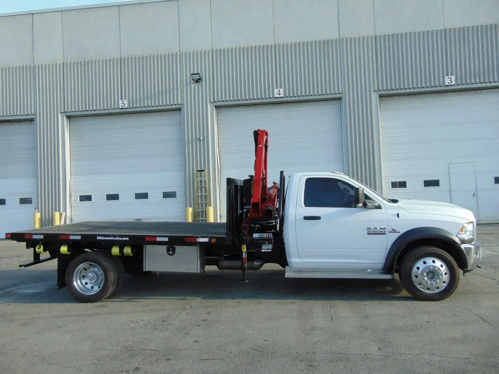 PM 6023 KNUCKLE BOOM ON DODGE 5500 SINGLE AXLE CHASSIS 4