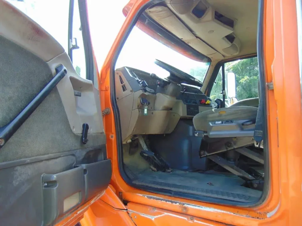 Used 2001 STERLING LT9513 CAB CHASSIS  4