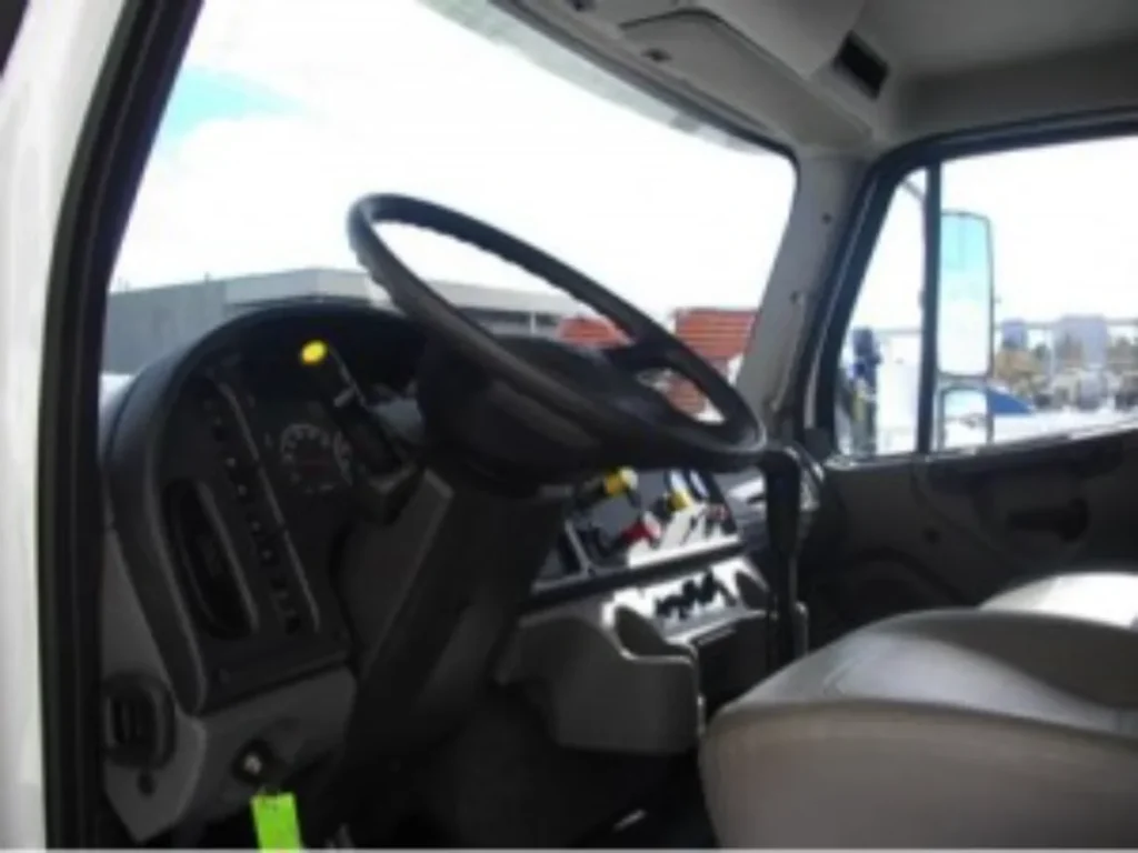 2017 FREIGHTLINER M2 106 STD 05