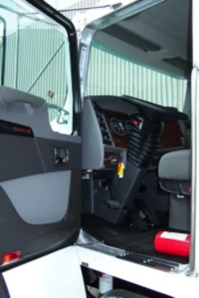 2018 KENWORTH T370 04