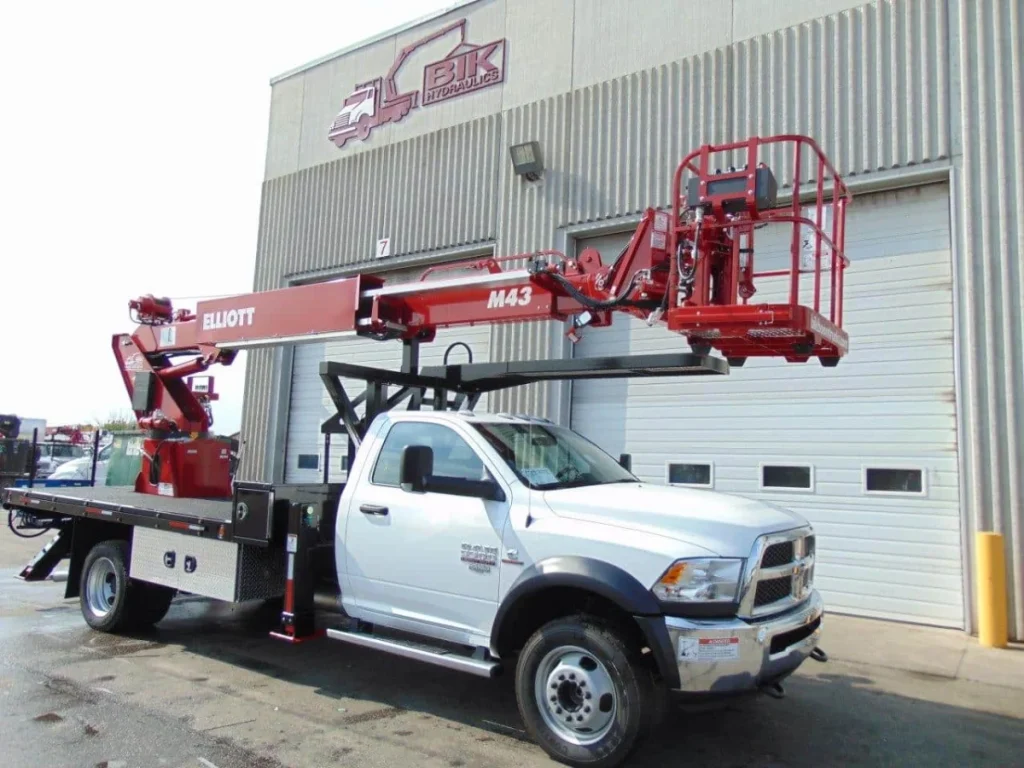 ELLIOTT M43 ON 2017 DODGE 5500 02