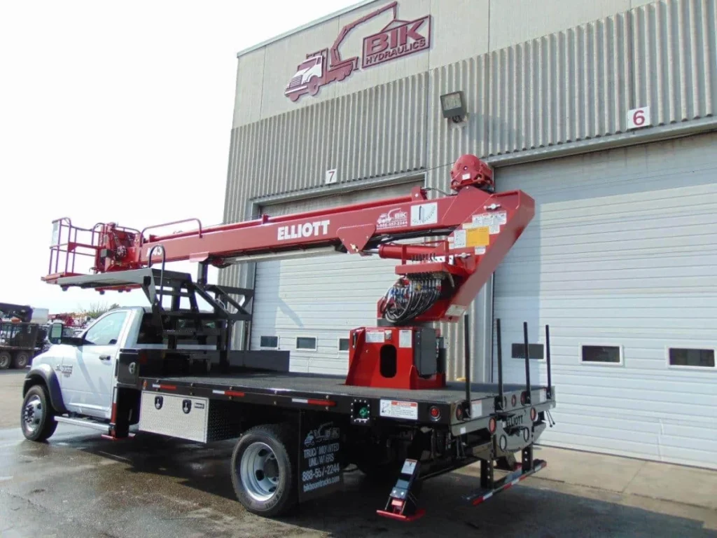 ELLIOTT M43 ON 2017 DODGE 5500 05