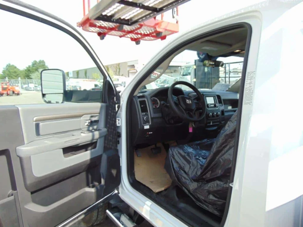 ELLIOTT M43 ON 2017 DODGE 5500 11